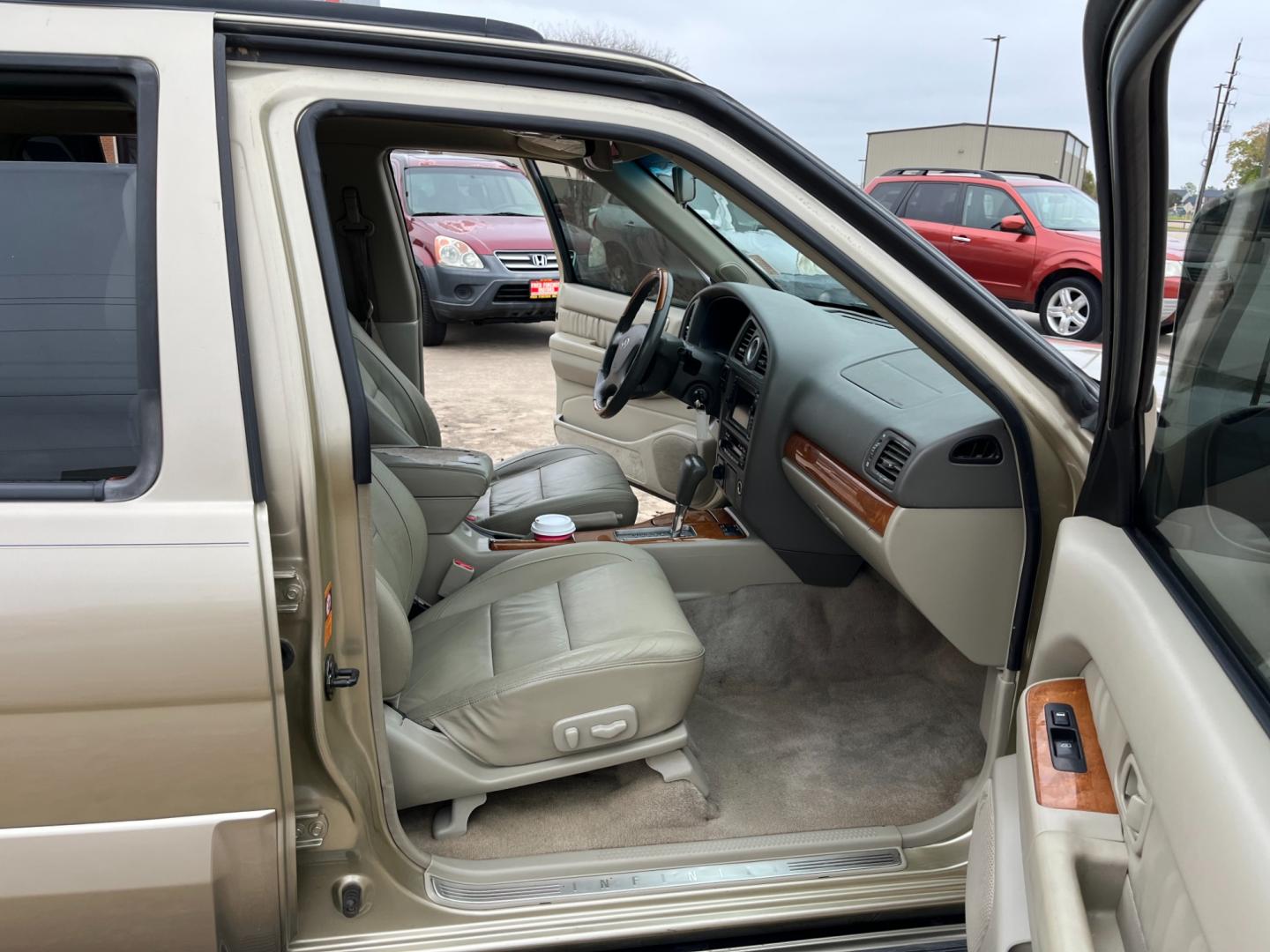 2003 tan /TAN Infiniti QX4 4WD (JNRDR09Y53W) with an 5 engine, 4-Speed Automatic Overdrive transmission, located at 14700 Tomball Parkway 249, Houston, TX, 77086, (281) 444-2200, 29.928619, -95.504074 - Photo#11